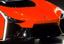 سيارة رياضية جديدة