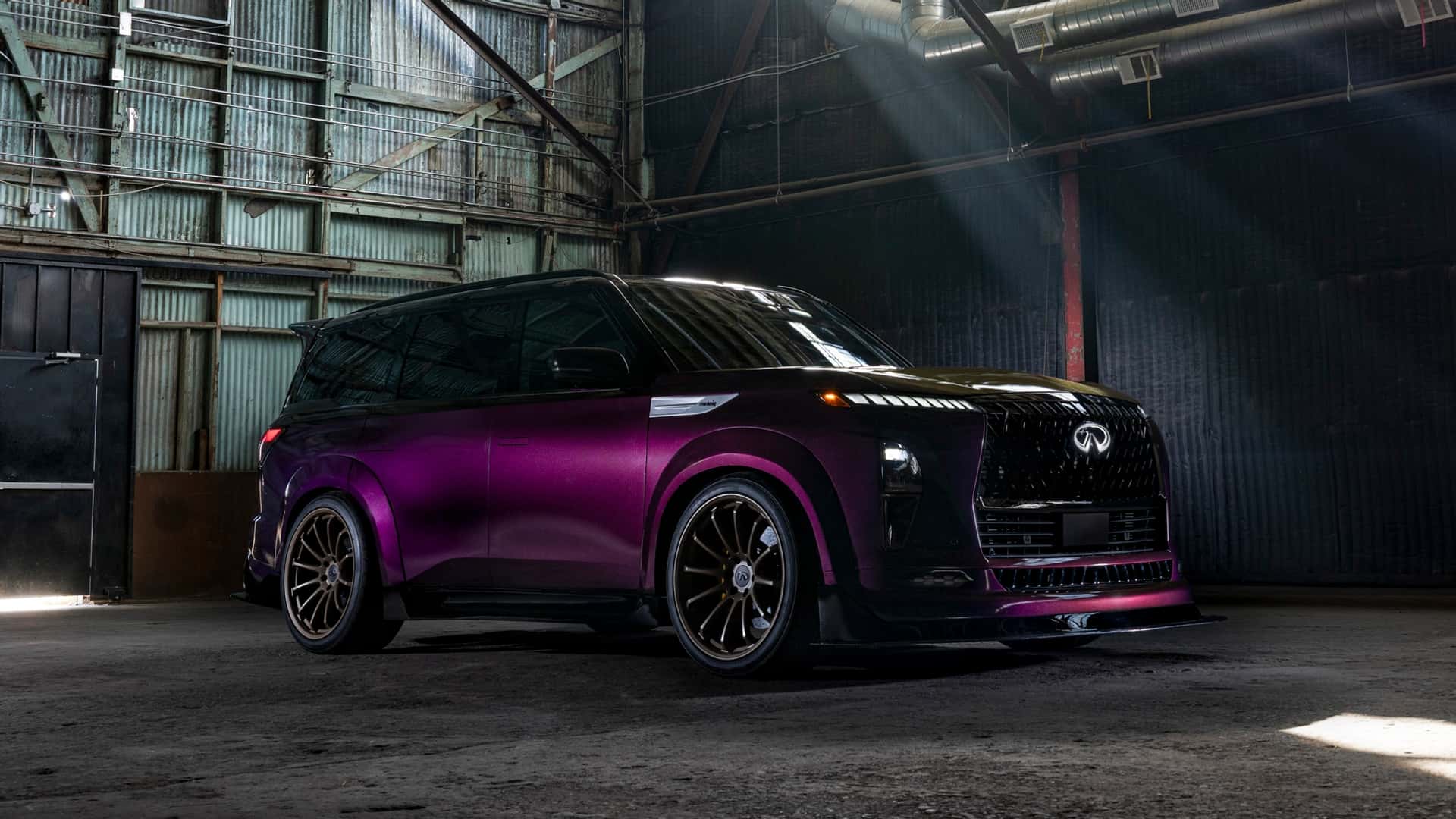 سيارة إنفينيتي QX80 R-Spec الاختبارية