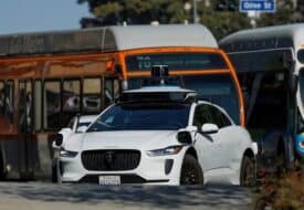 سيارة ذاتية القيادة