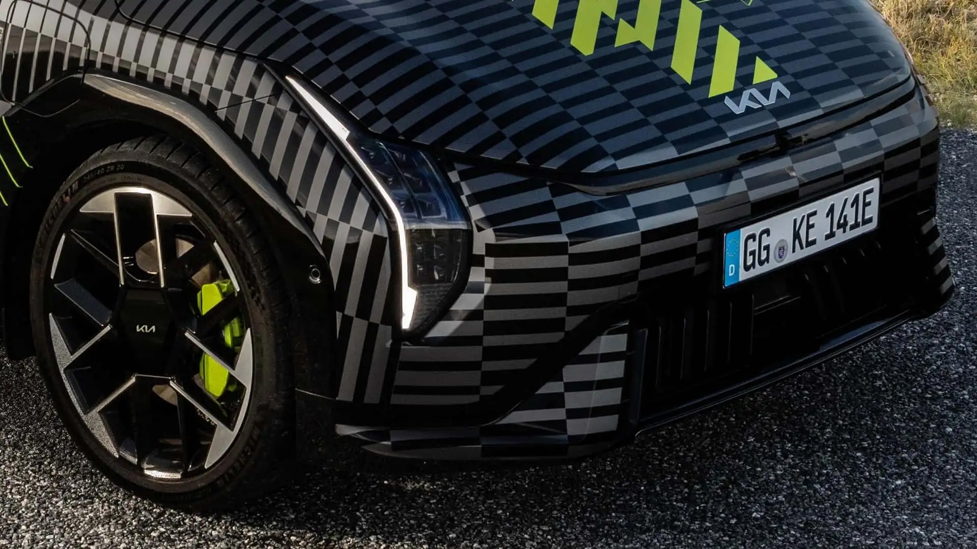 صور سيارة كيا EV4 GT 2026