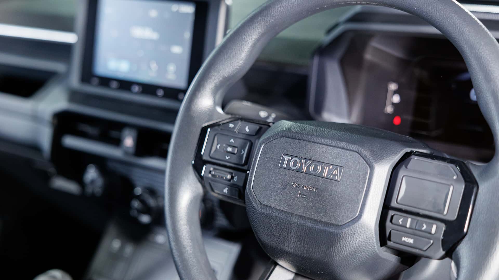 أزرار تويوتا هايلوكس الجديدة