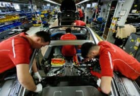 الحكومة الألمانية تضغط رسمياً لتخفيف حظر محركات البنزين لعام 2035