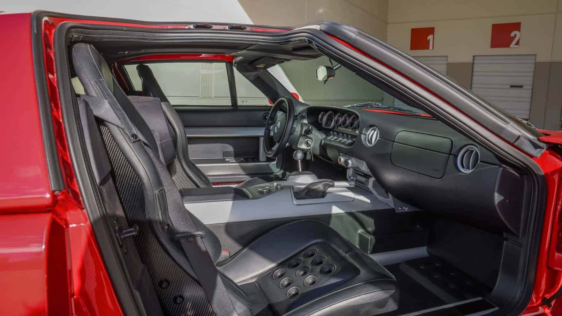 داخلية سيارة فورد GT 2005