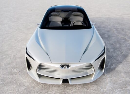 سيارة انفينيتي سيدان رياضية جديدة