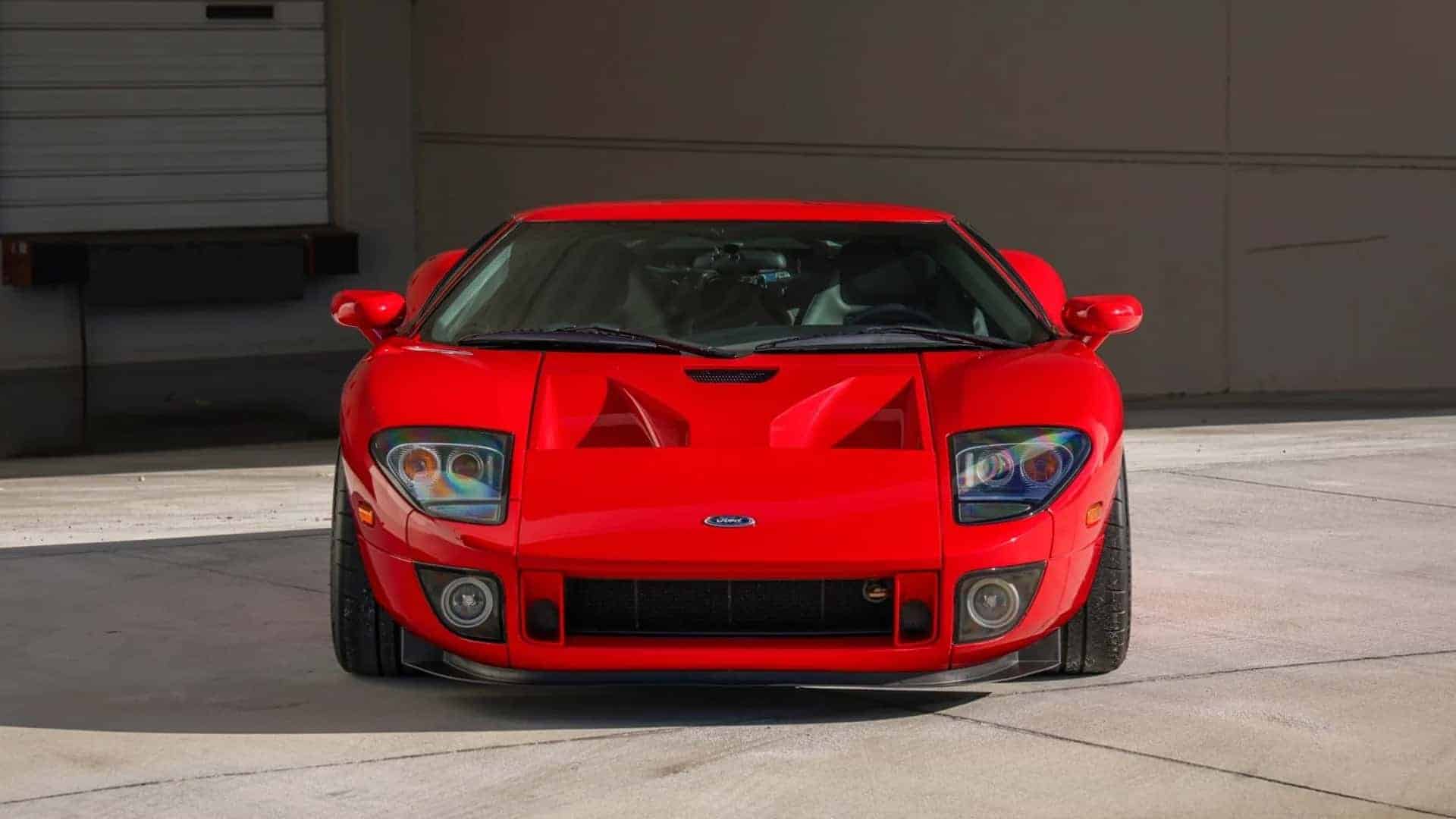 سيارة فورد جي تي 2005