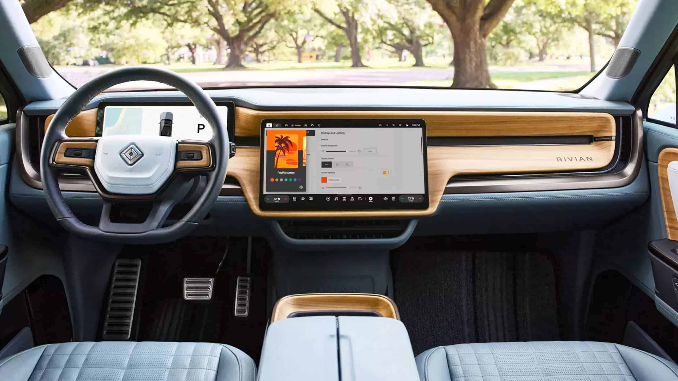 داخلية سيارة ريفيان R1S