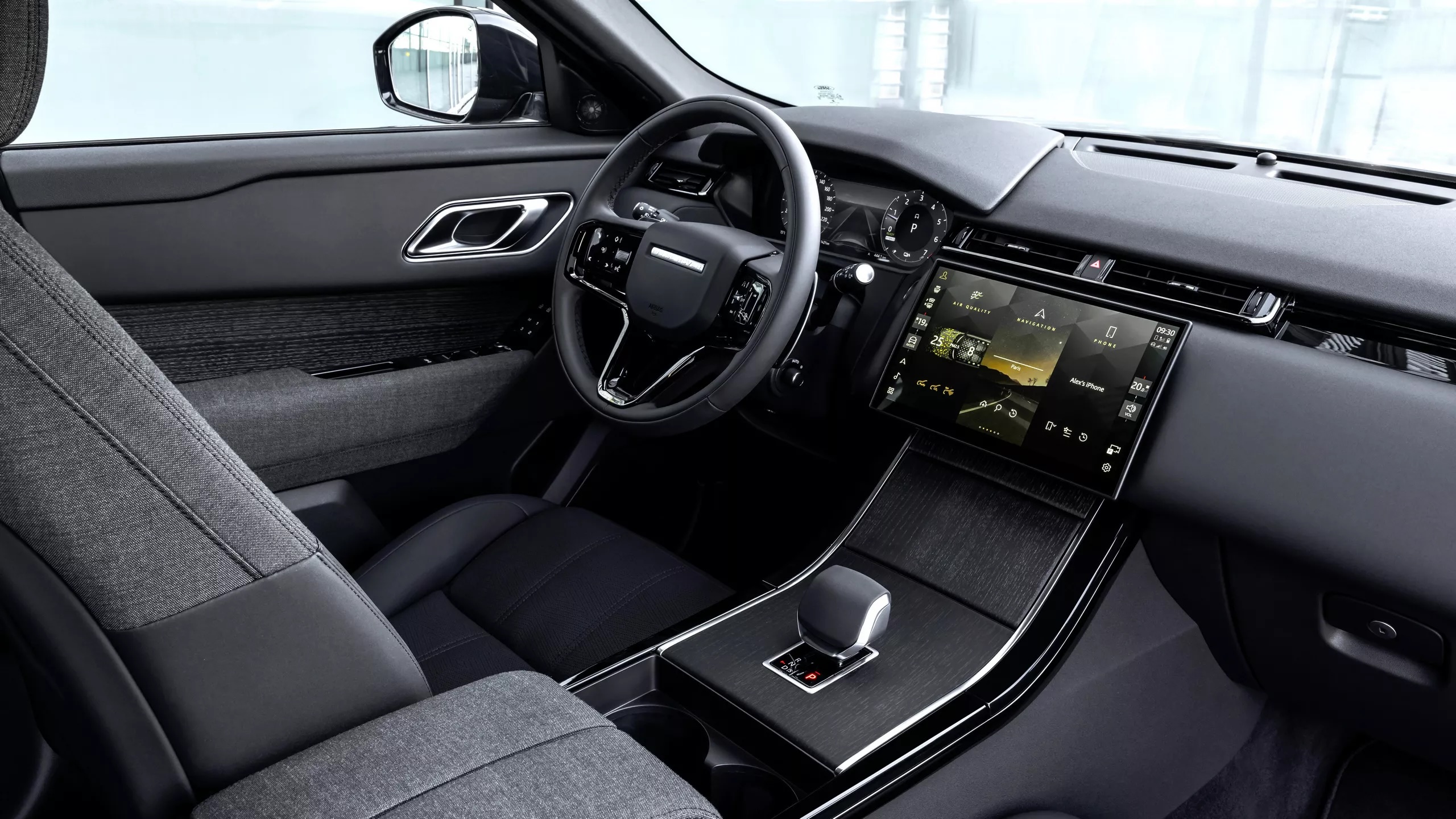 داخلية سيارة لاند روفر