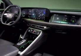 الشاشات العملاقة