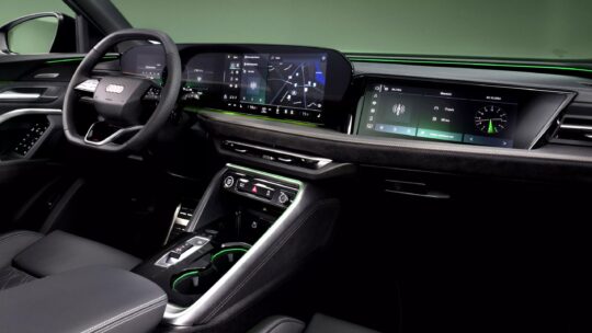 الشاشات العملاقة