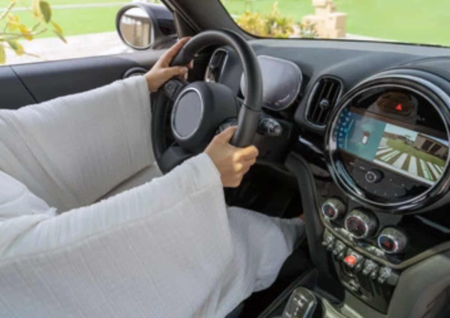 امراة تقود سيارة-صورة تعبيرية