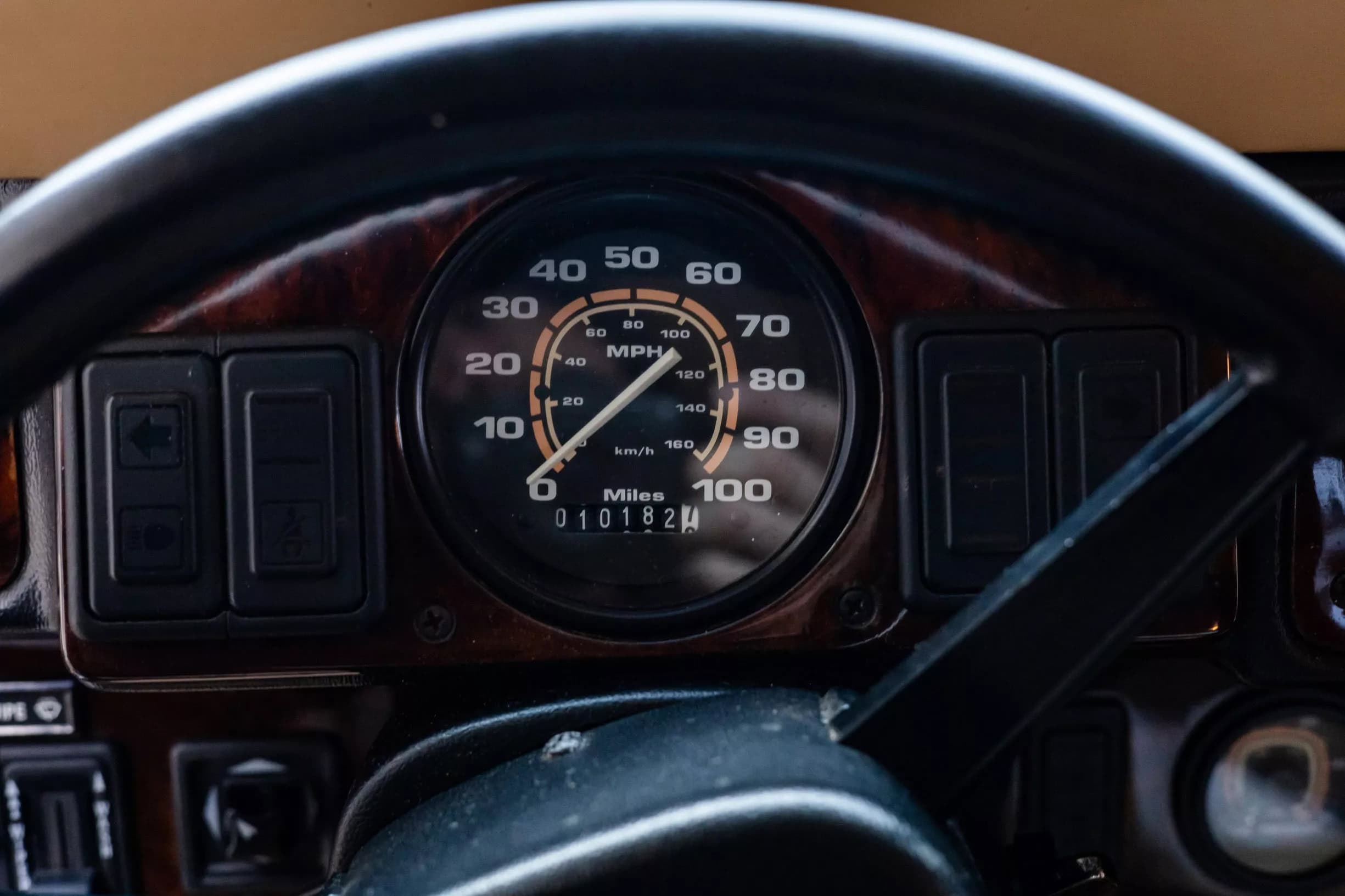 عدادات سيارة همر H1