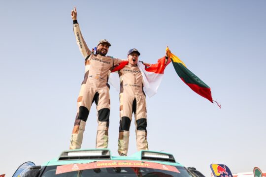 فريق ديفندر رالي