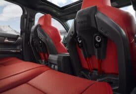 مقاعد سيارة