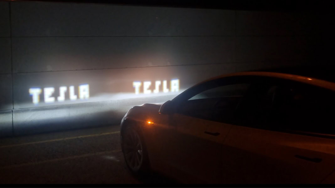 أضواء تسلا