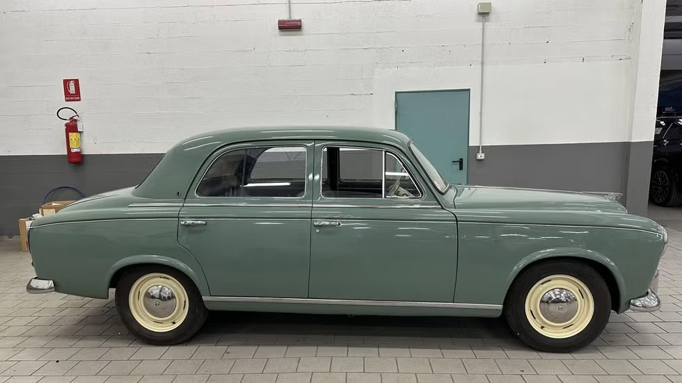 بيجو 403 كلاسيكية