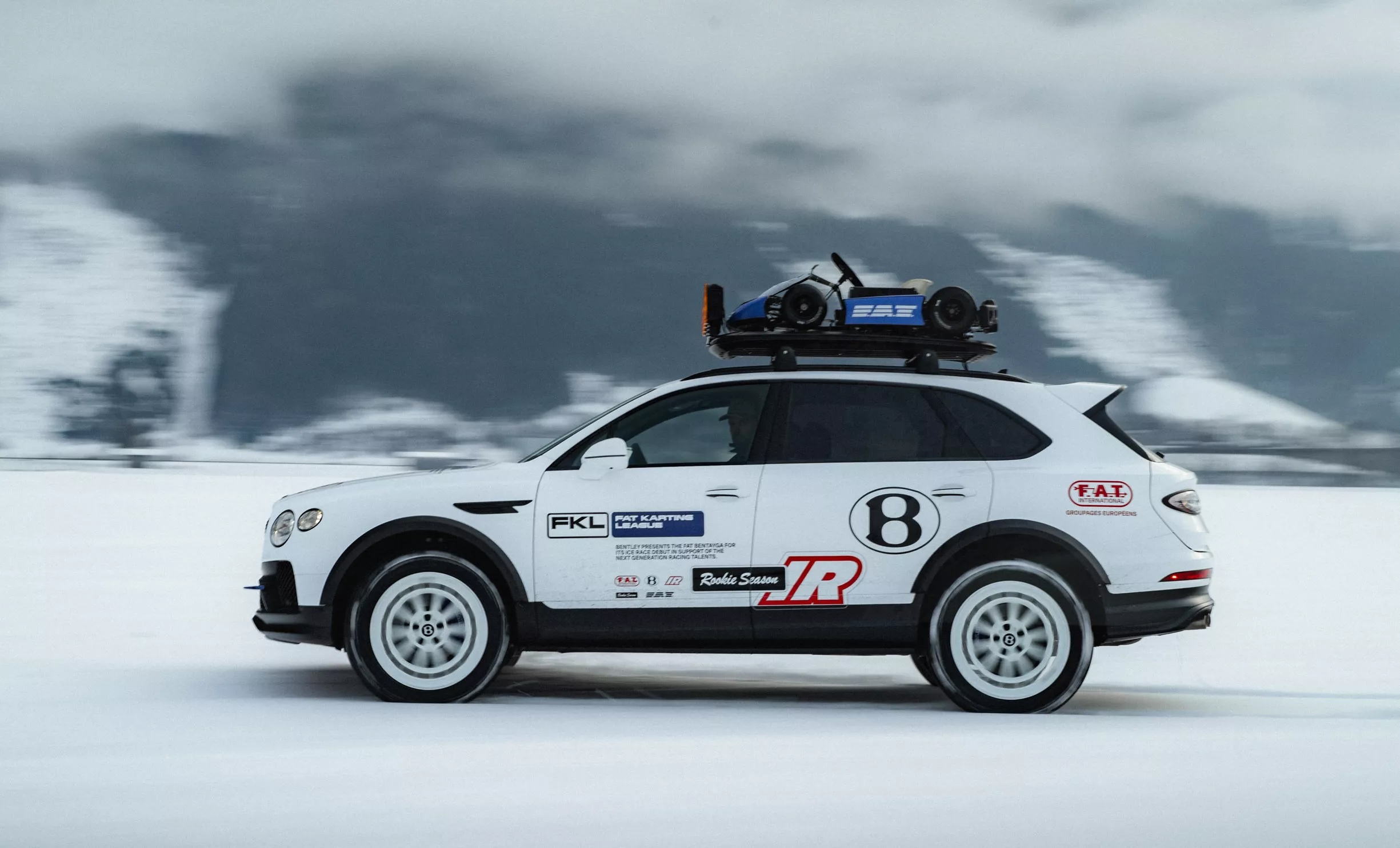 سيارة بنتلي بنتايجا اكس