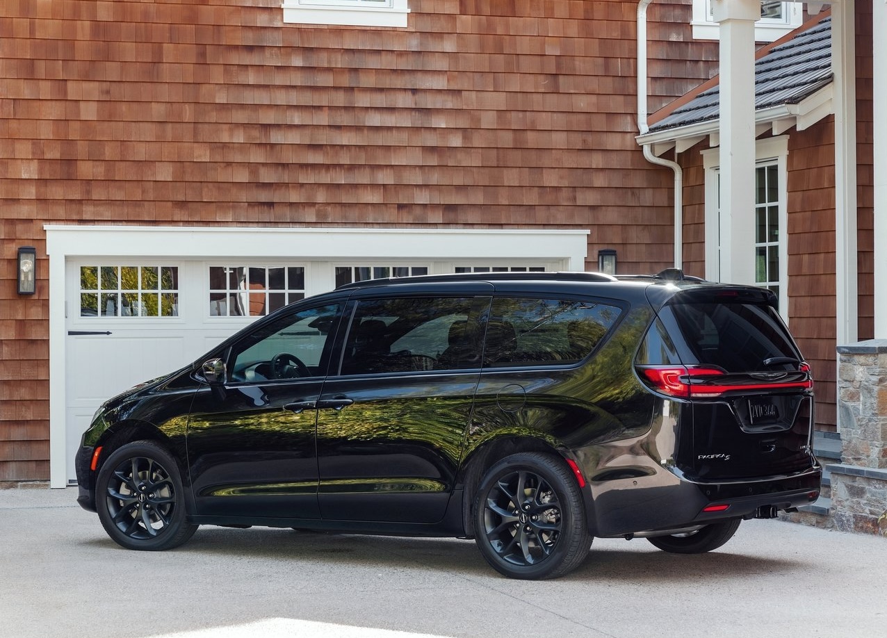 سيارة كرايسلر باسيفيكا