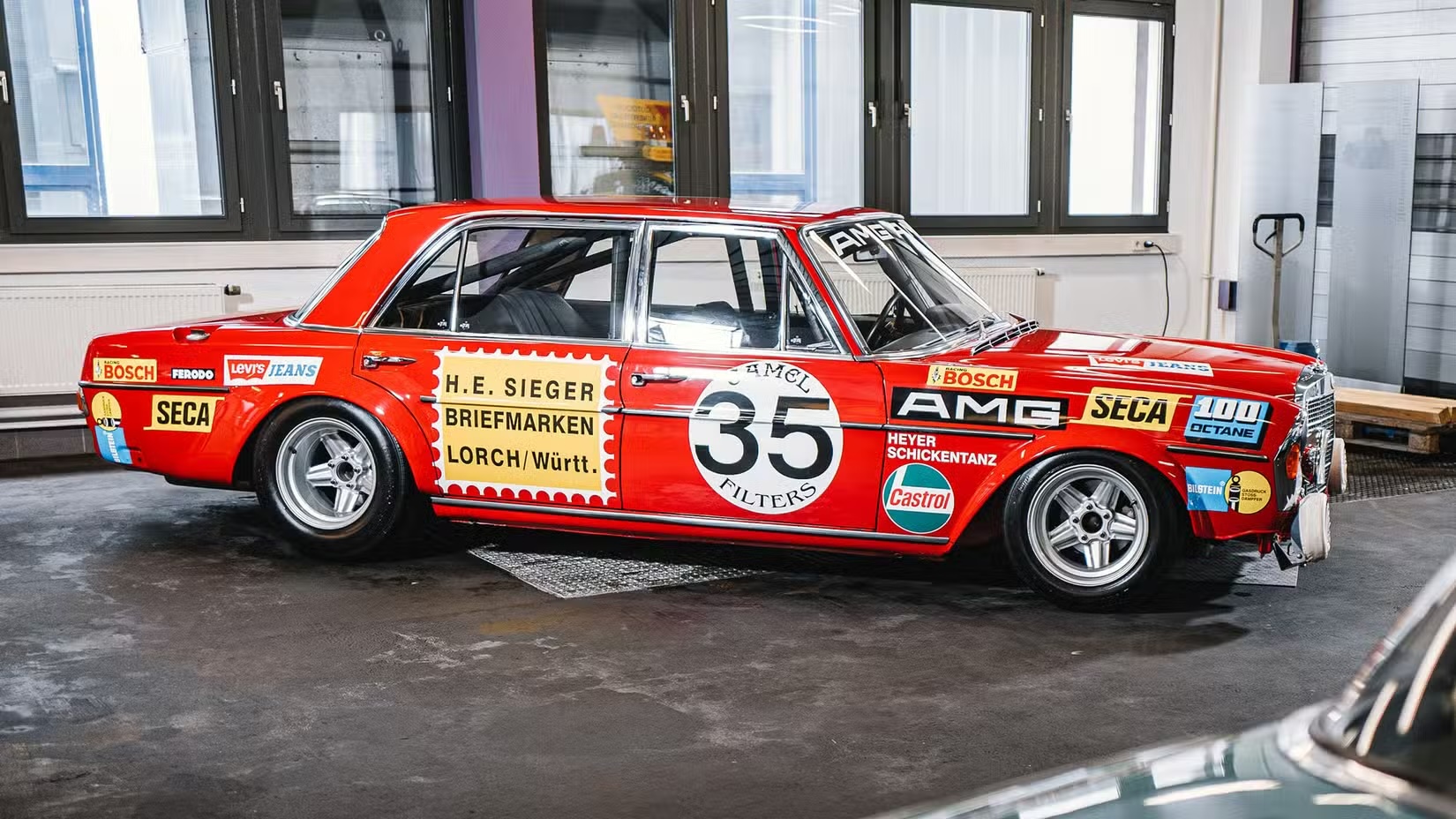 سيارة مرسيدس 300 SEL