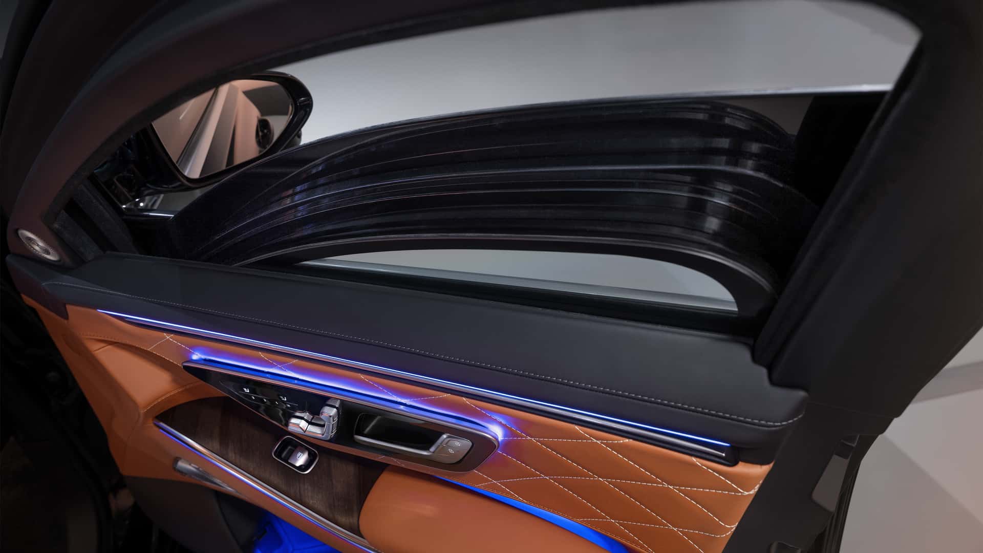 شباك سيارة مصفحة