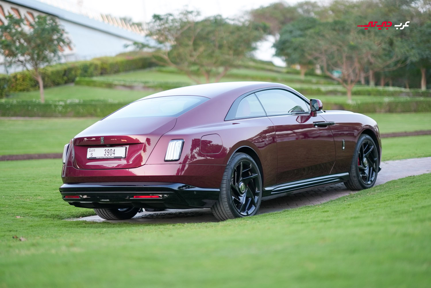 صور رولز رويس سبيكتر بلاك بادج