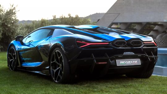 سيارة ريفويلتو