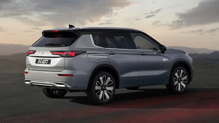 أوتلاندر PHEV 2026