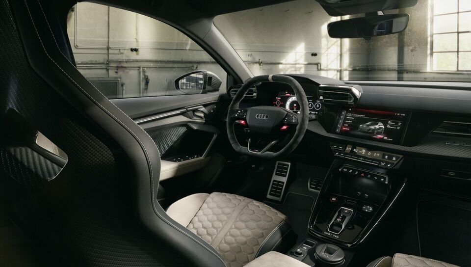 أودي آر إس 3 كومبيتشن ليمتد سيدان/سبورتباك 