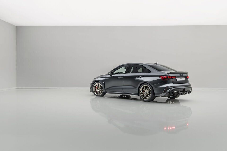 أودي-آر-إس-3-كومبيتشن-ليمتد-سيدان 