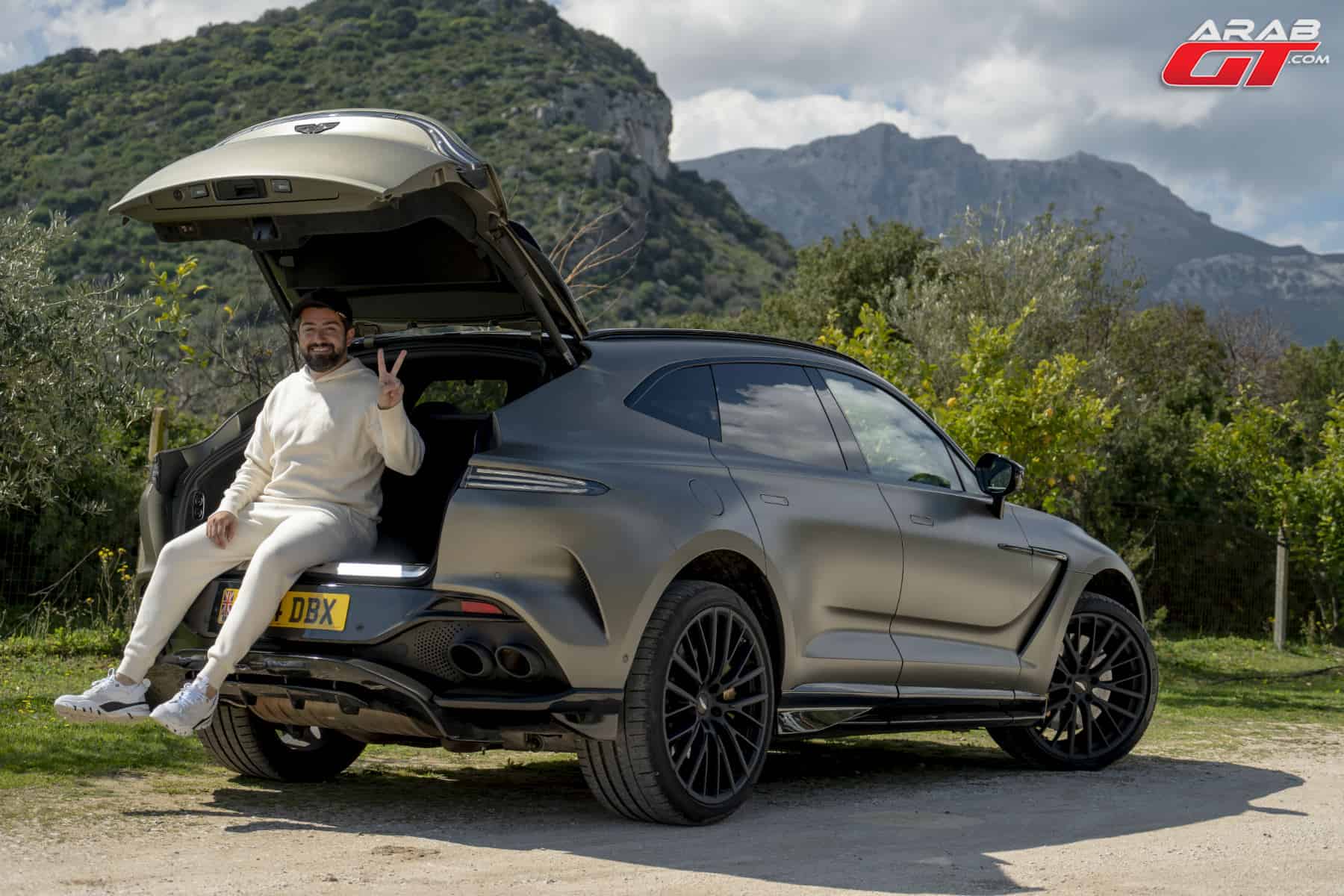 استون-مارتن-DBX707-