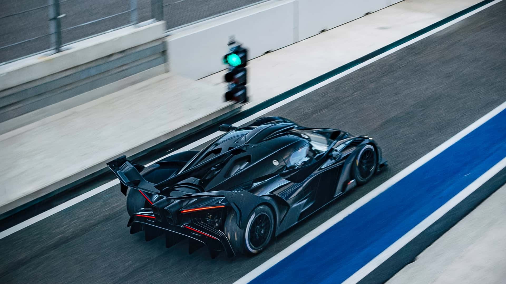 بوغاتي على الحلبة