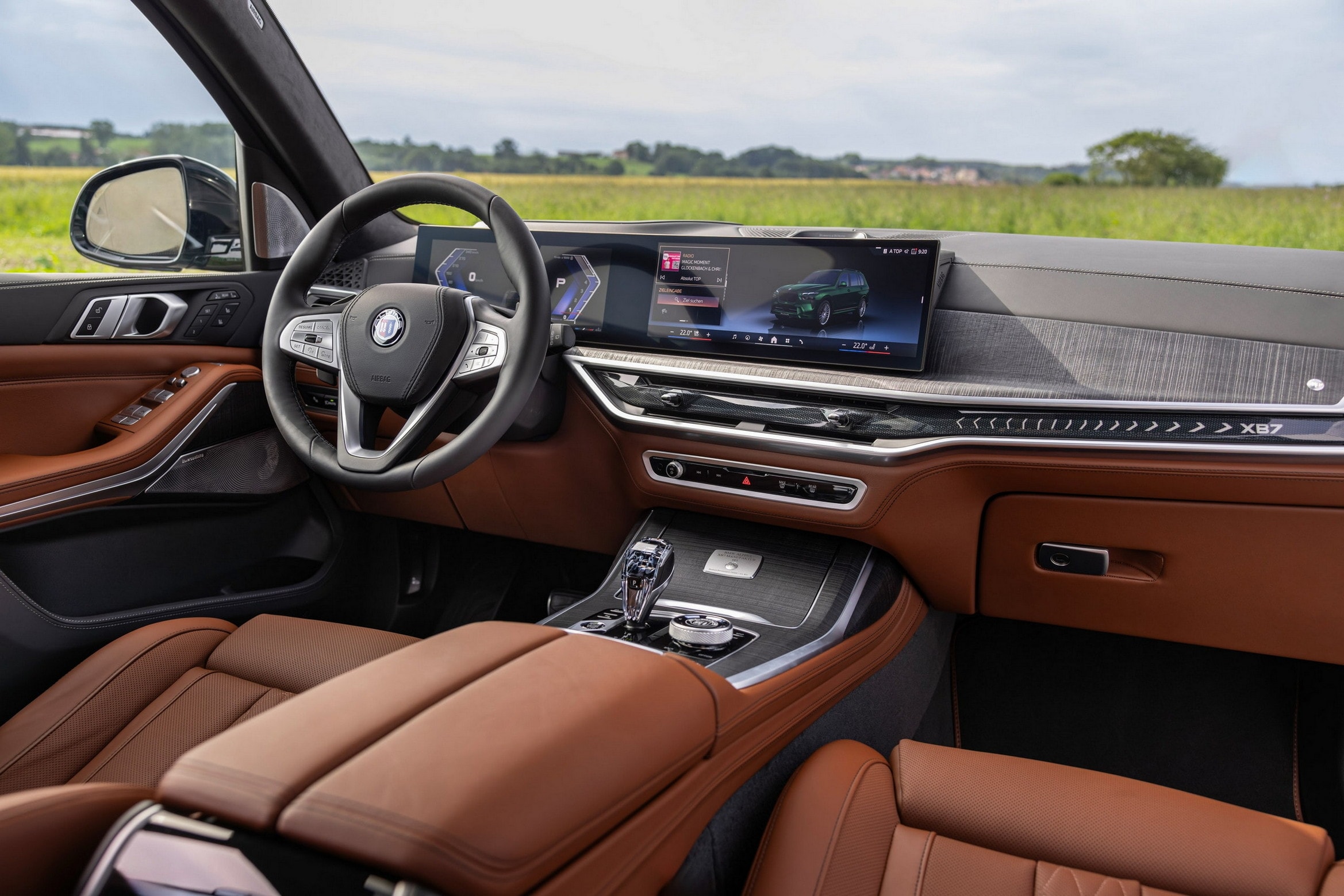 داخلية سيارة ألبينا XB7