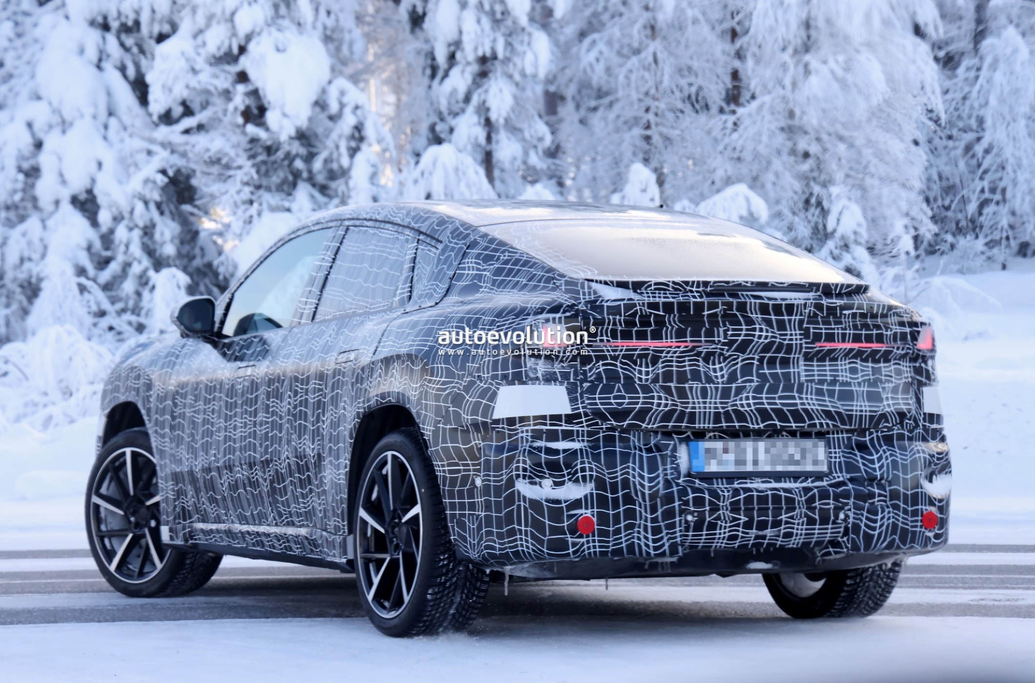 سيارة iX4 موديل 2027