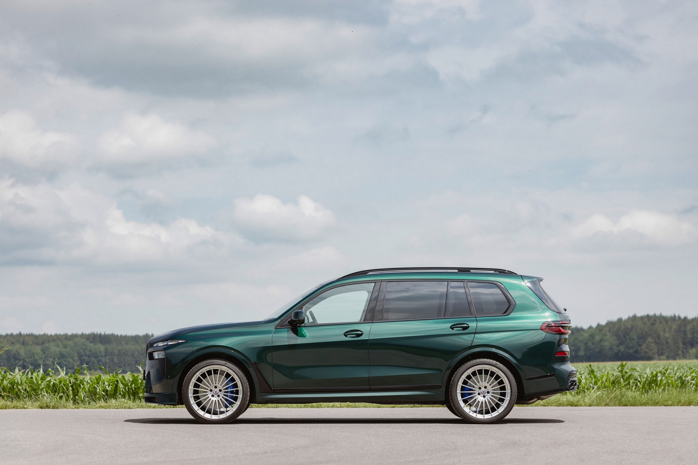 شكل سيارة ألبينا XB7