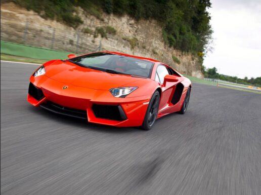 سيارة لامبورجيني أفينتادور