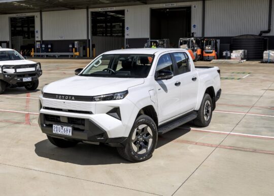 تويوتا هايلوكس الكهربائية 2027