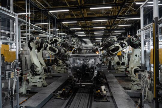 مصنع سيارات تويوتا