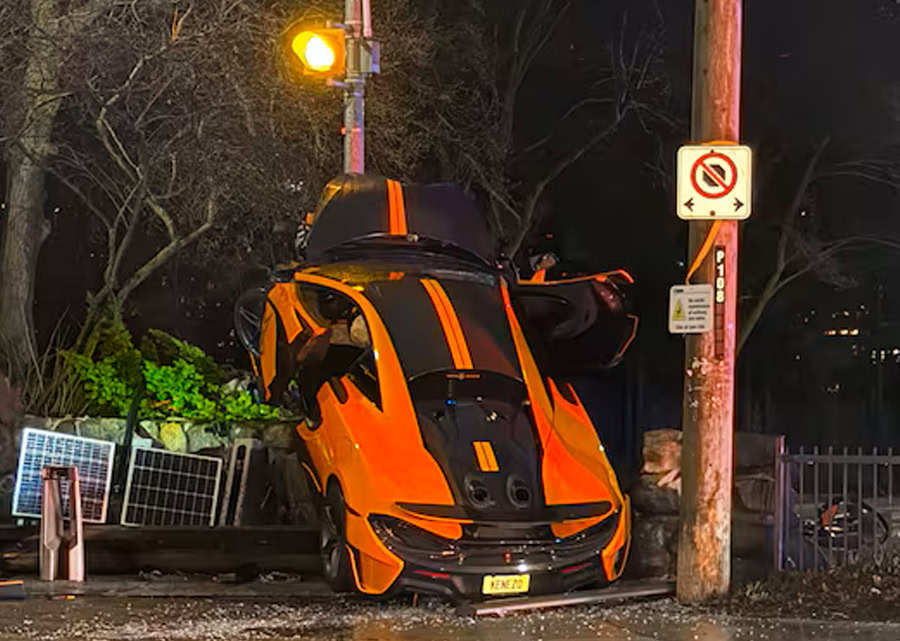 مكلارين 600LT الخارقة والنادرة تتحطم بطريقة غريبة