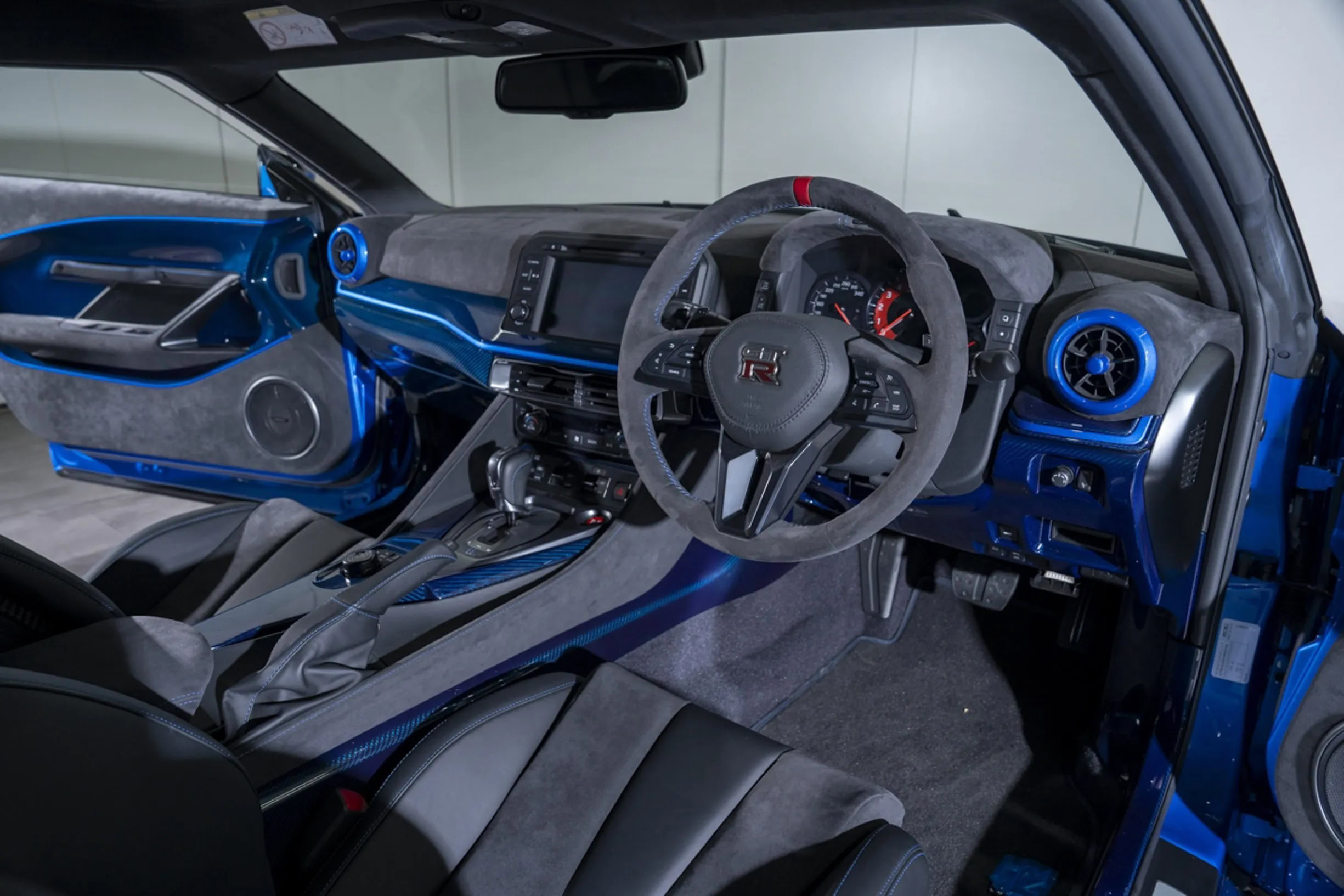 داخلية نيسان GT-R50
