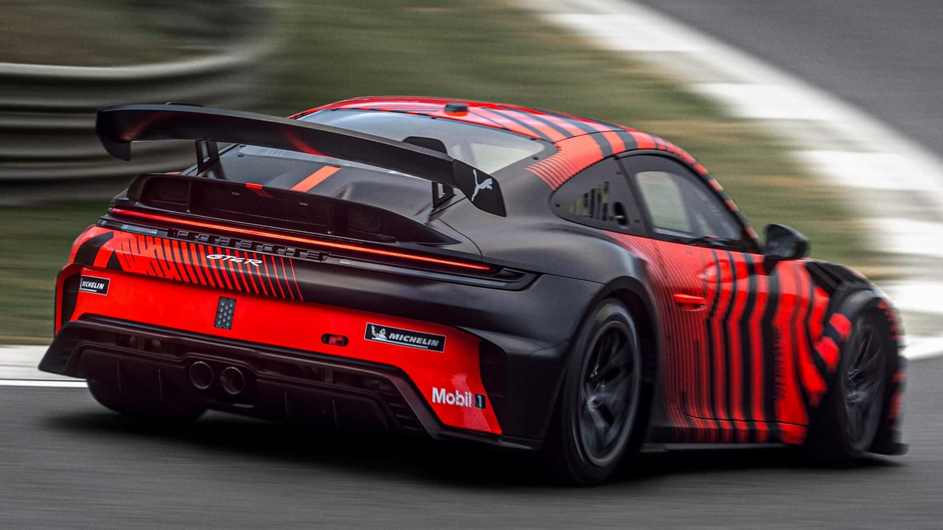 سيارة بورشه 911 GT4 R