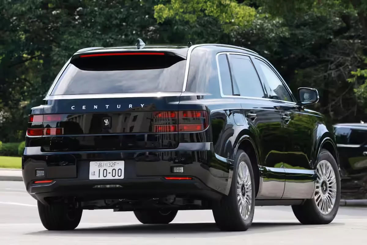تويوتا سنشري SUV جديدة