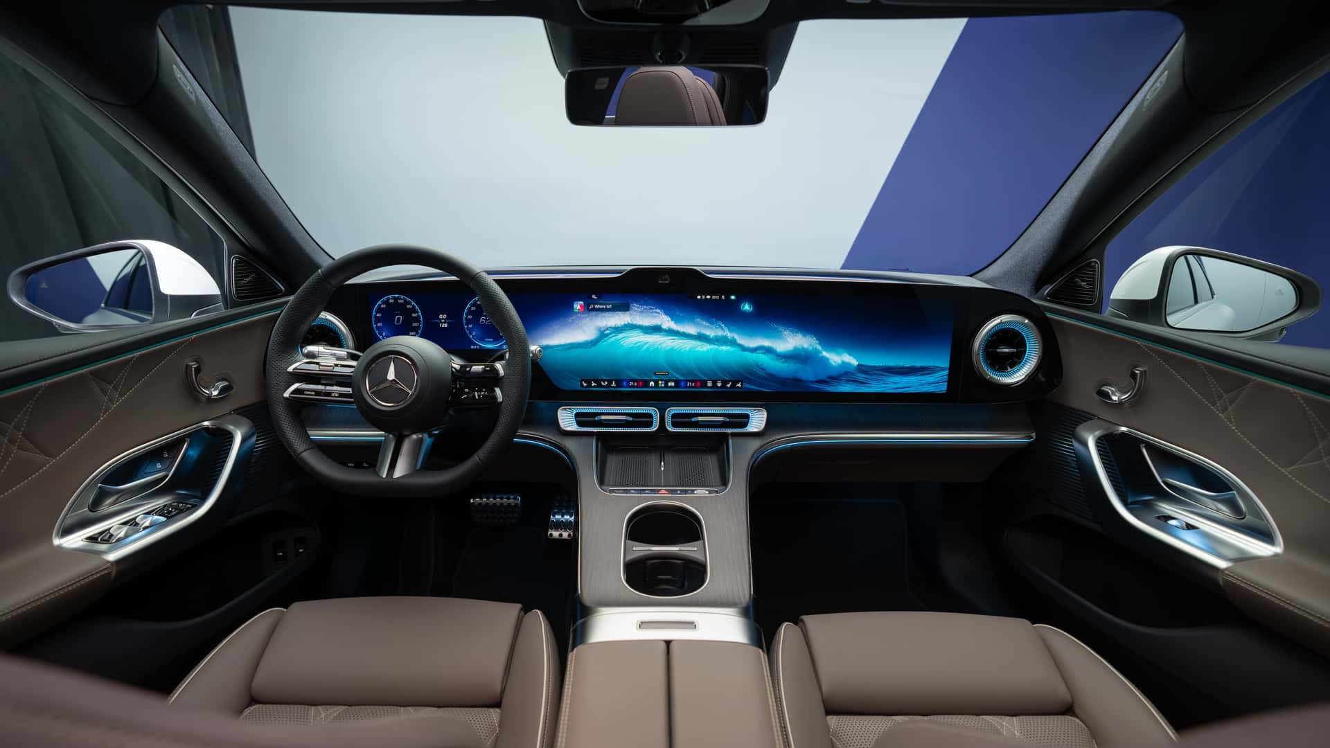 داخلية مرسيدس C-Class EQ