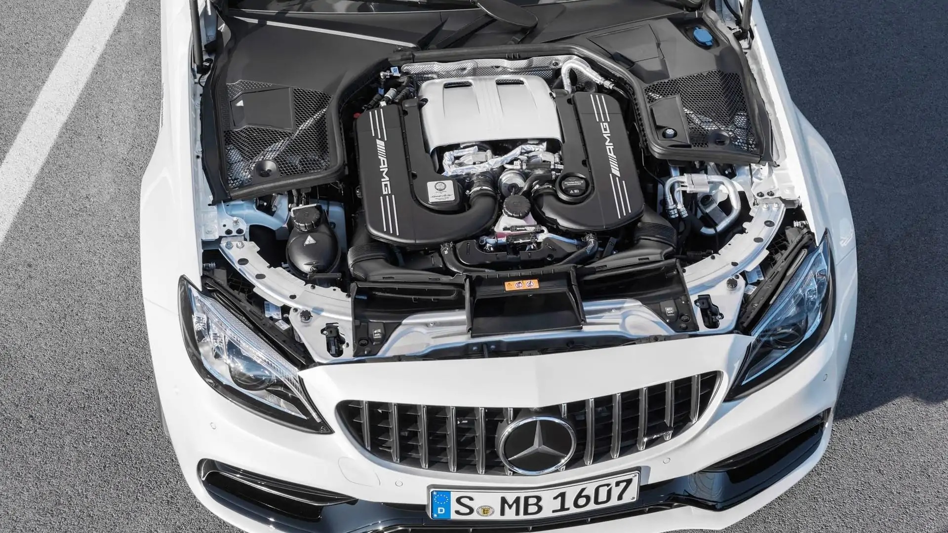 مرسيدس تعترف بسوء تقدير عشاق V8.. وتُلمّح إلى مفاجأة بمحركات V12
